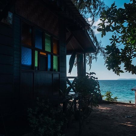 Swiss Cottage Tioman Kampong Ayer Batang Bagian luar foto