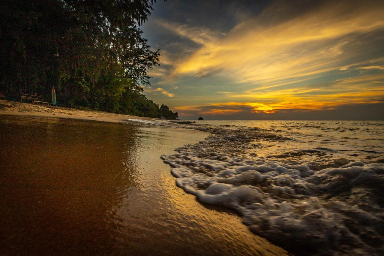 Swiss Cottage Tioman Kampong Ayer Batang Bagian luar foto