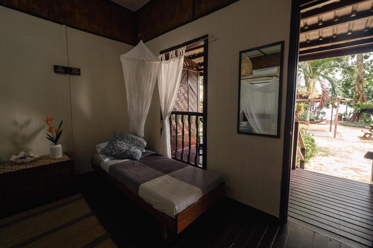 Swiss Cottage Tioman Kampong Ayer Batang Bagian luar foto